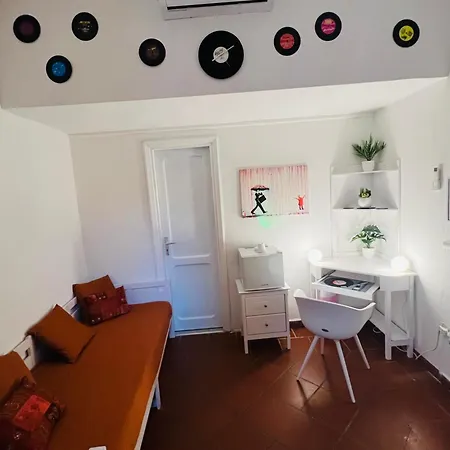 فندق مبيت وإفطار Domus Isidis بينيفنتو